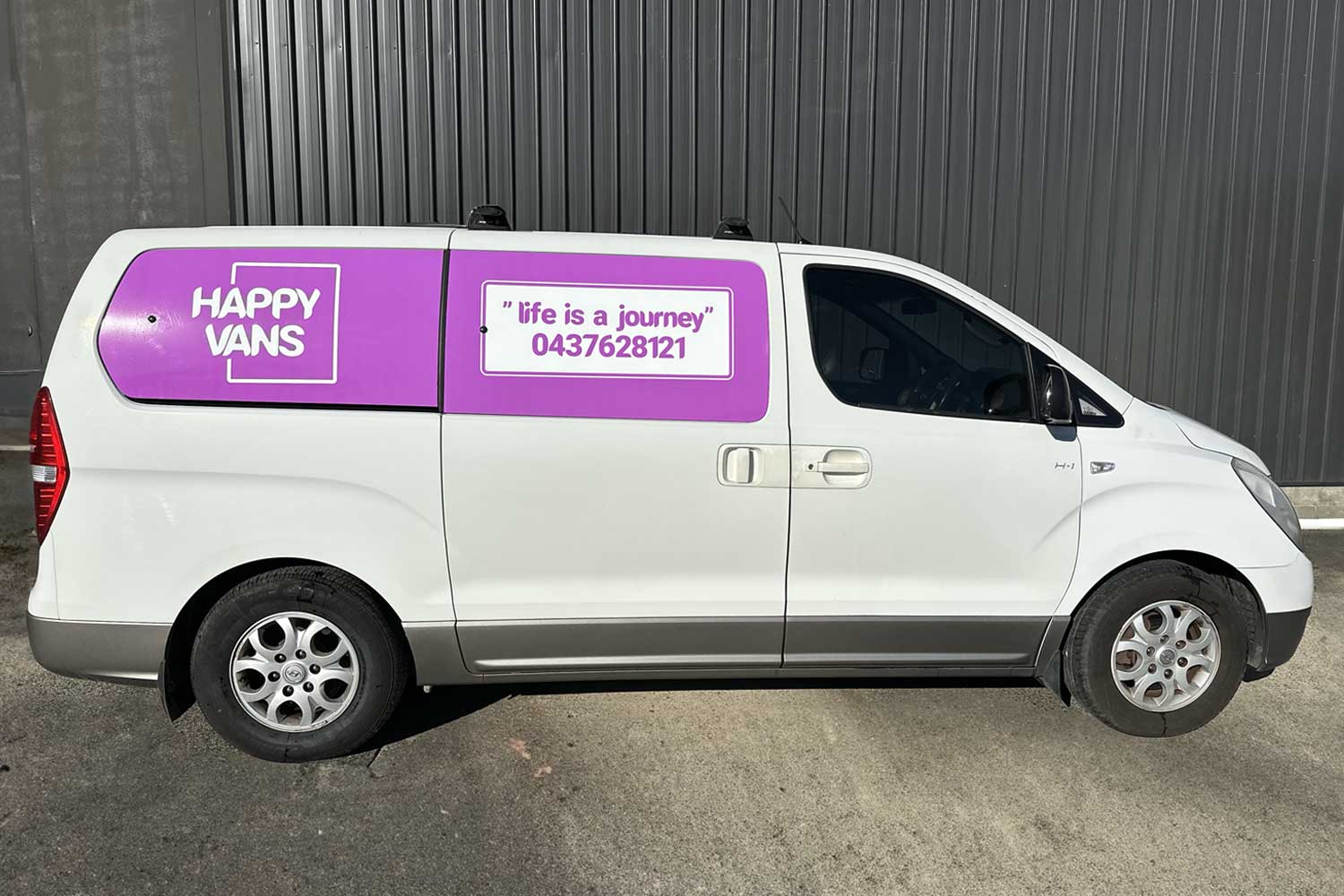 Happy Van Pink